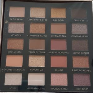 Eyeshadow palette, Matte Lipstick and Sponge